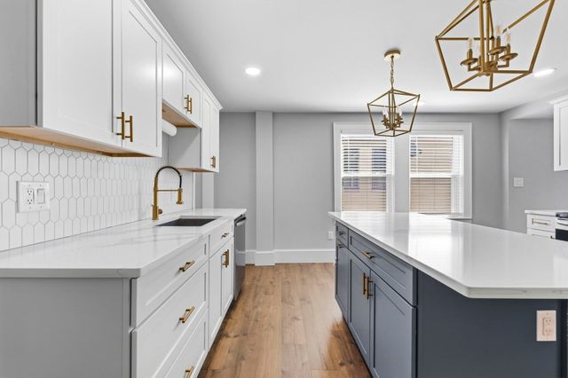 42 School St 2, Salem, MA 01970