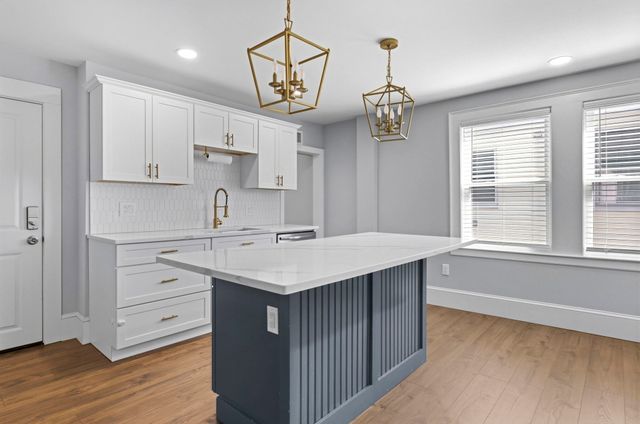 42 School St 2, Salem, MA 01970