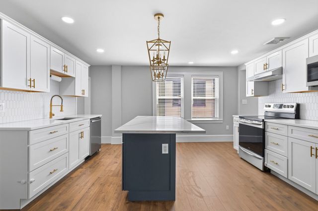 42 School St 2, Salem, MA 01970