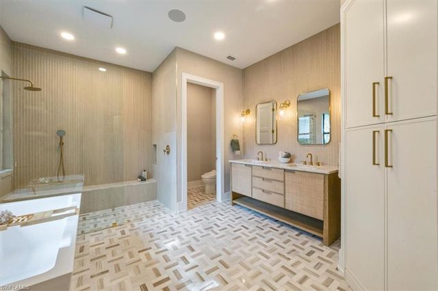 226 Monterey DR, Naples, FL 34119