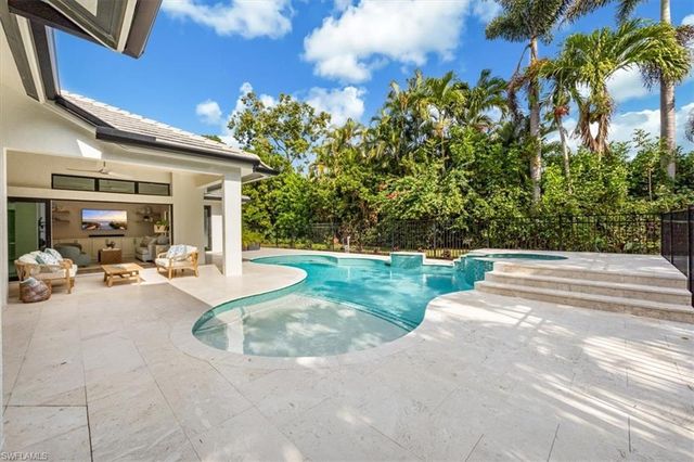 226 Monterey DR, Naples, FL 34119