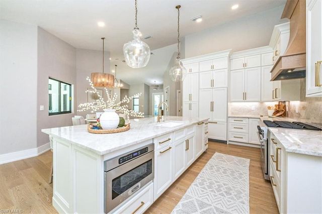 226 Monterey DR, Naples, FL 34119