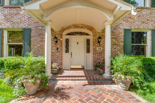 214 Terrell Rd, Terrell Hills, TX 78209