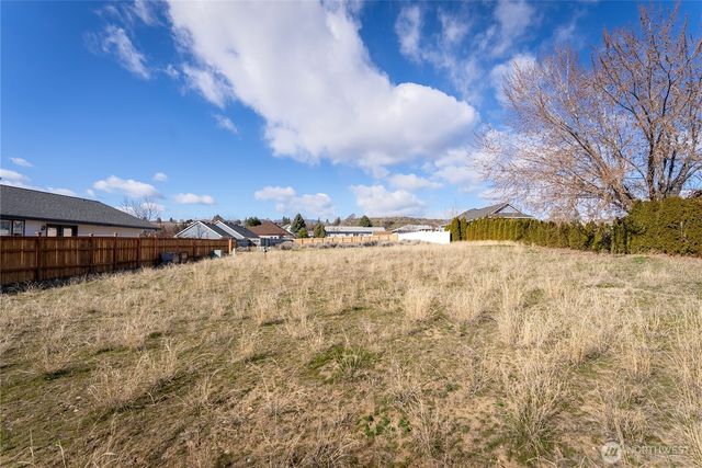 605 Pinyon Place, Omak, WA 98841