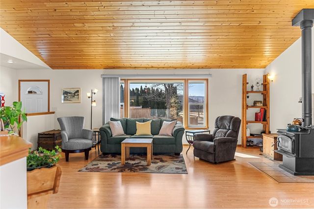 605 Pinyon Place, Omak, WA 98841