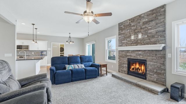 11176 Prairie Rose Pass, Roanoke, IN 46783