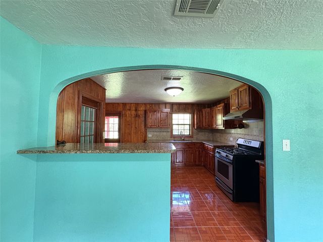 1205 Lamar, Mt Pleasant, TX 75455