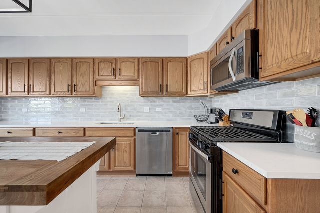 8505 Woodward Avenue 102, Woodridge, IL 60517