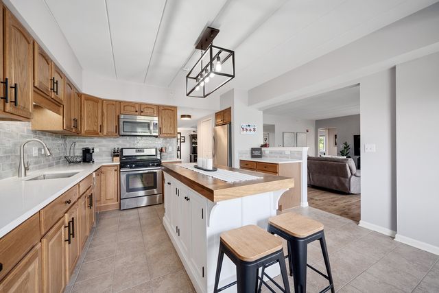 8505 Woodward Avenue 102, Woodridge, IL 60517