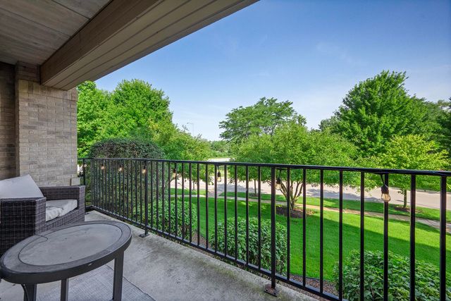 8505 Woodward Avenue 102, Woodridge, IL 60517