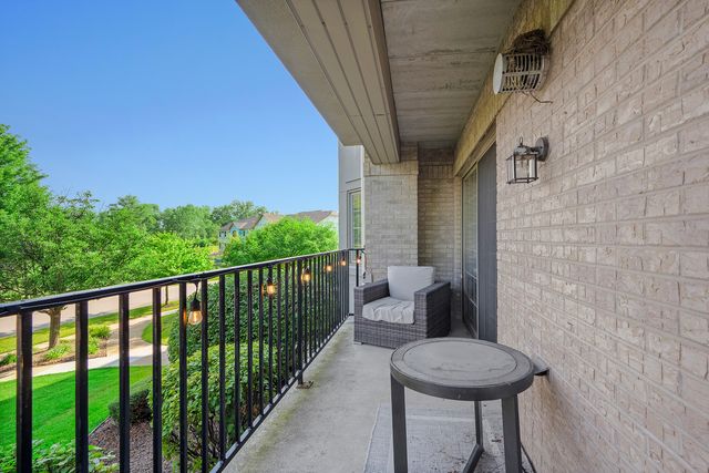 8505 Woodward Avenue 102, Woodridge, IL 60517