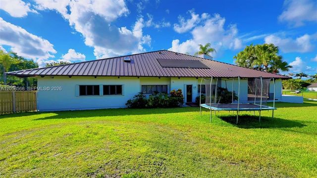 8925 SW 102nd Ter, Miami, FL 33176