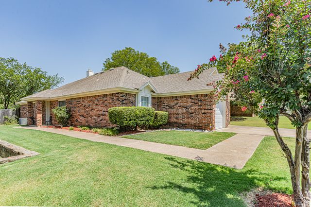 9269 & 9271 Meandering Drive, North Richland Hills, TX 76182