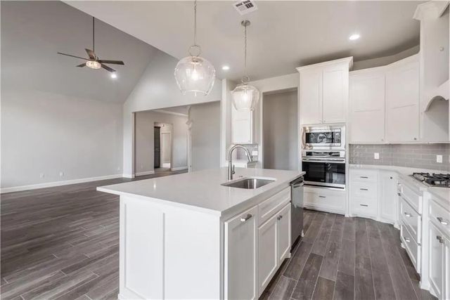 1124 Colonial Avenue, Tuttle, OK 73089