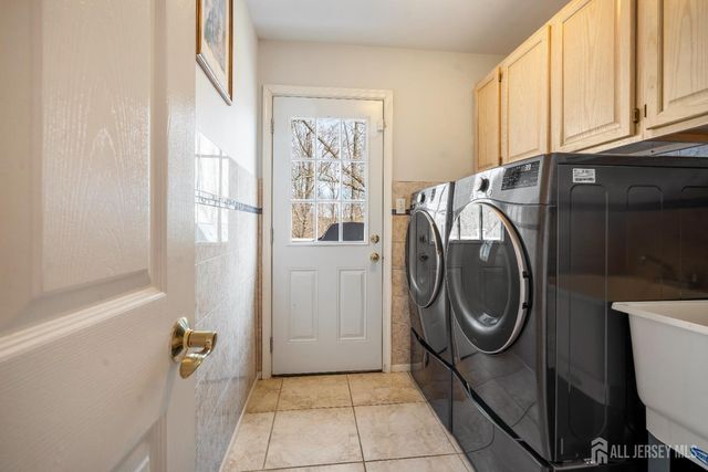 41 Addington Court, East Brunswick, NJ 08816
