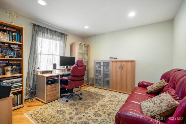 41 Addington Court, East Brunswick, NJ 08816
