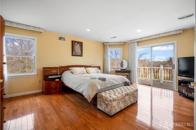 41 Addington Court, East Brunswick, NJ 08816