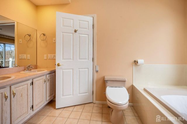 41 Addington Court, East Brunswick, NJ 08816