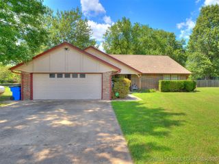 17404 S 324th East Avenue, Coweta, OK 74429