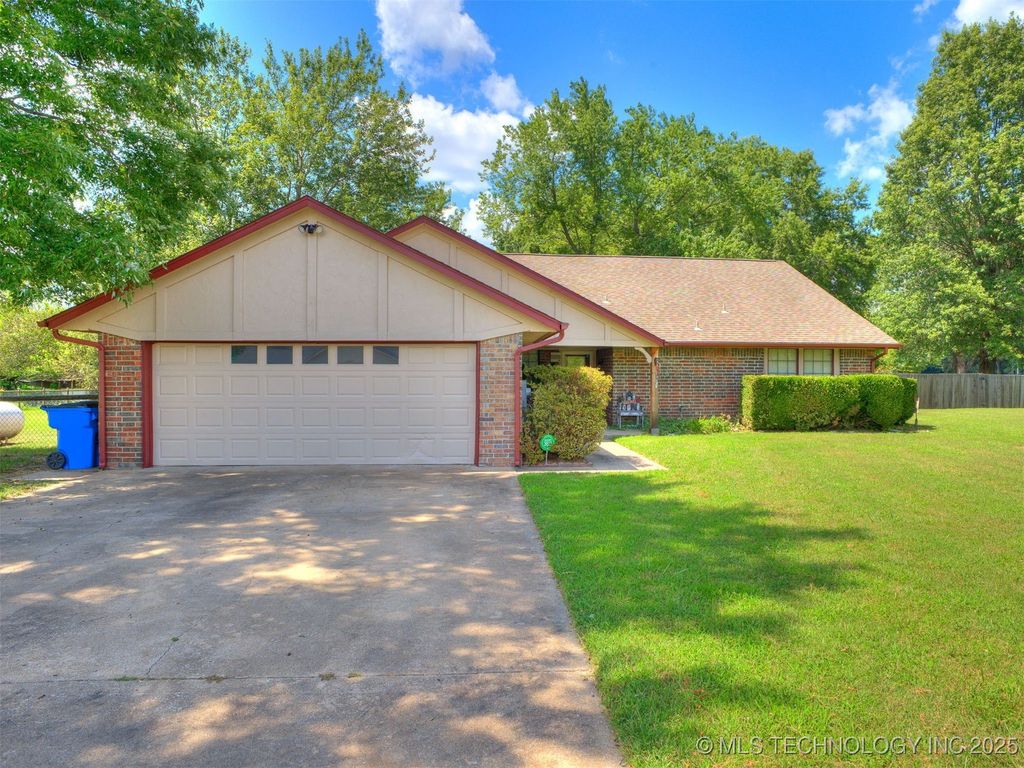 17404 S 324th East Avenue, Coweta, OK 74429
