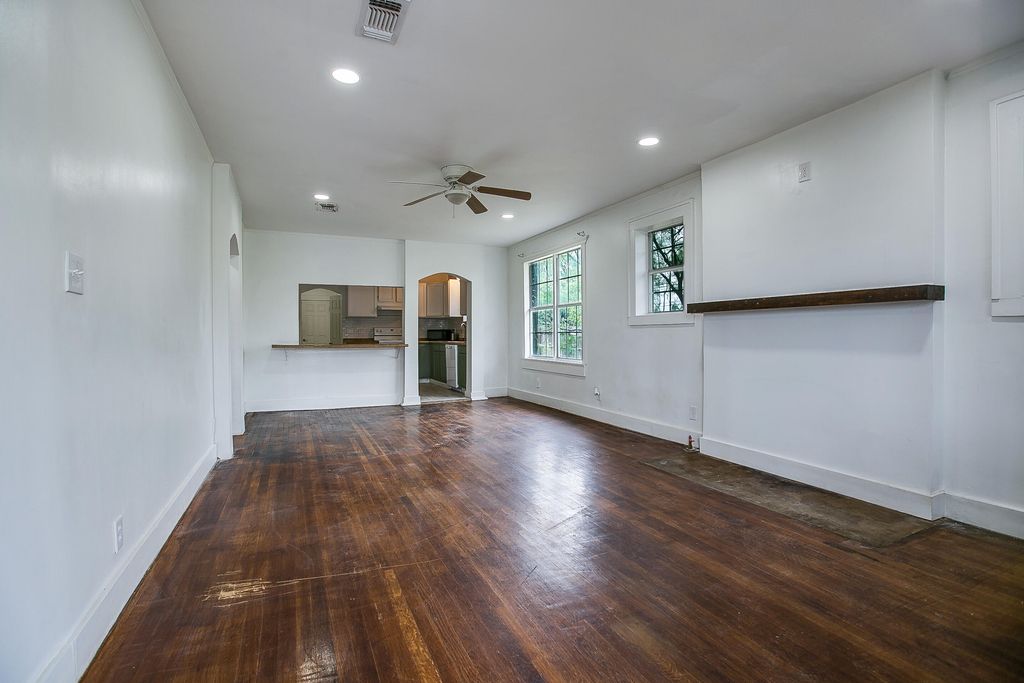 Image 4 of property listing at 1801 Childress Street, San Angelo, TX 76901