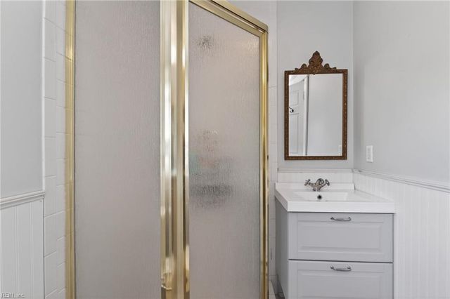 1049 Jamestown CRES, Norfolk, VA 23508