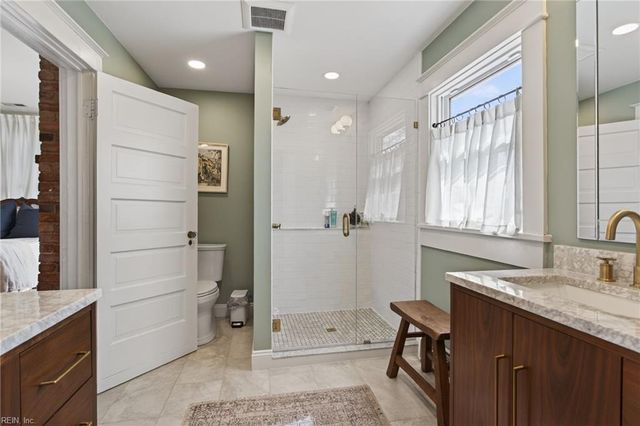 1049 Jamestown CRES, Norfolk, VA 23508