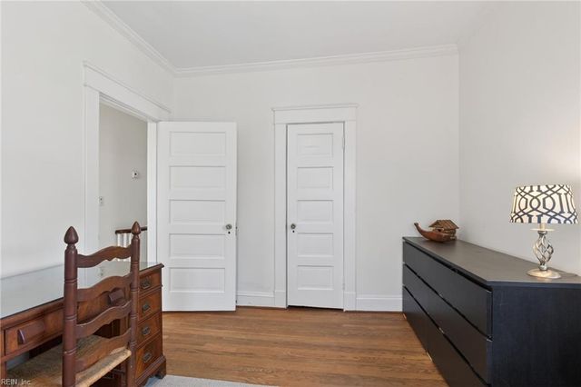 1049 Jamestown CRES, Norfolk, VA 23508