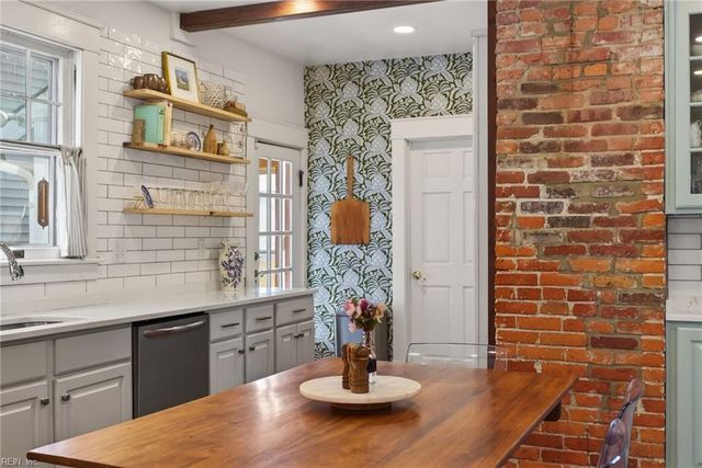 1049 Jamestown CRES, Norfolk, VA 23508