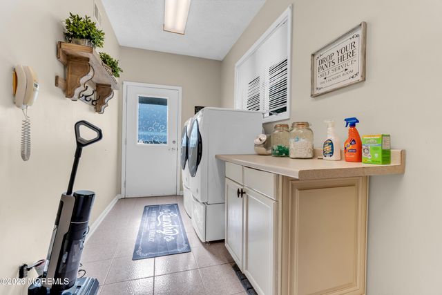 13 Fox Hill Drive, Millstone, NJ 08535