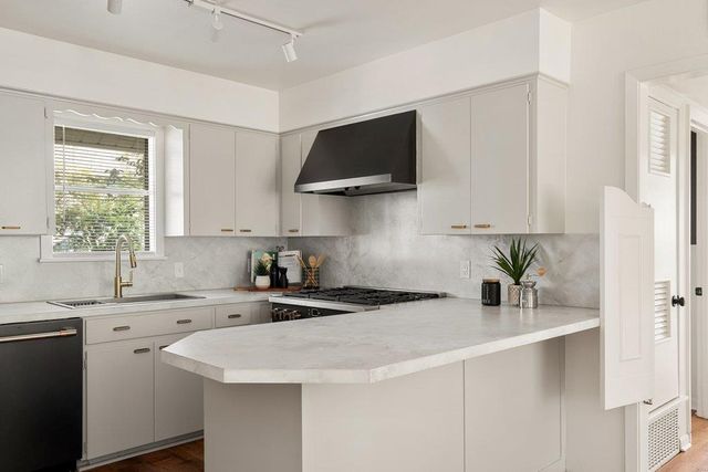 5105 Plumas LN, Austin, TX 78745