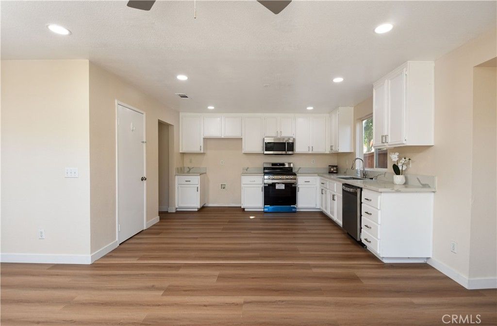 Image 10 of property listing at 31653 Canyon Estates, Lake Elsinore, CA 92532