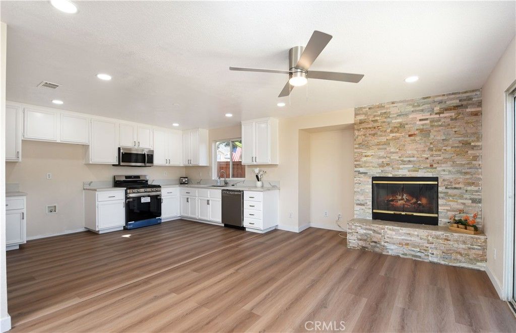 Image 11 of property listing at 31653 Canyon Estates, Lake Elsinore, CA 92532