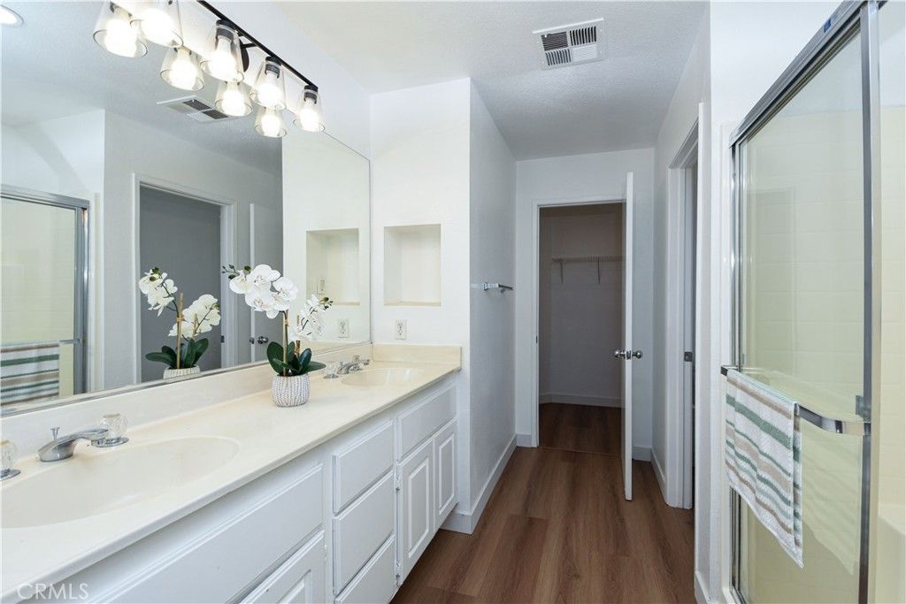 Image 17 of property listing at 31653 Canyon Estates, Lake Elsinore, CA 92532