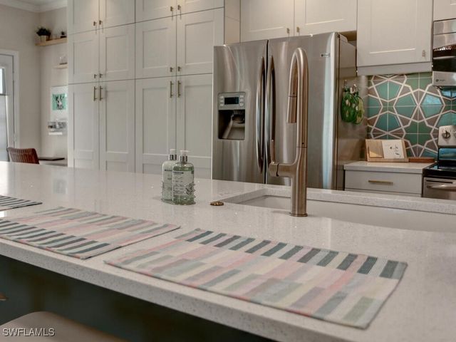 7095 Barrington CIR 6-102, Naples, FL 34108