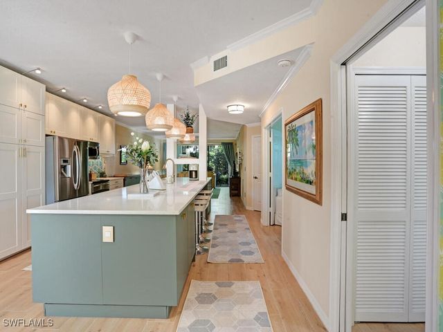 7095 Barrington CIR 6-102, Naples, FL 34108