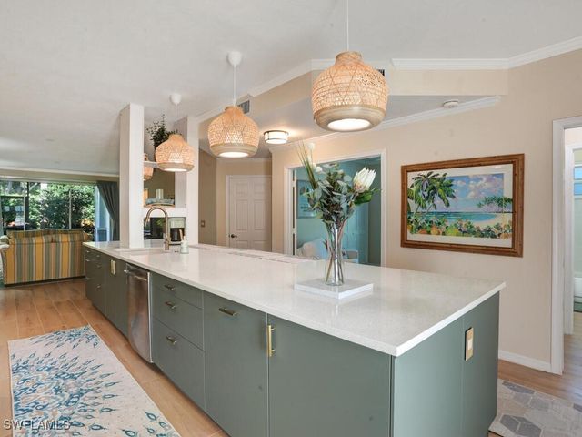 7095 Barrington CIR 6-102, Naples, FL 34108