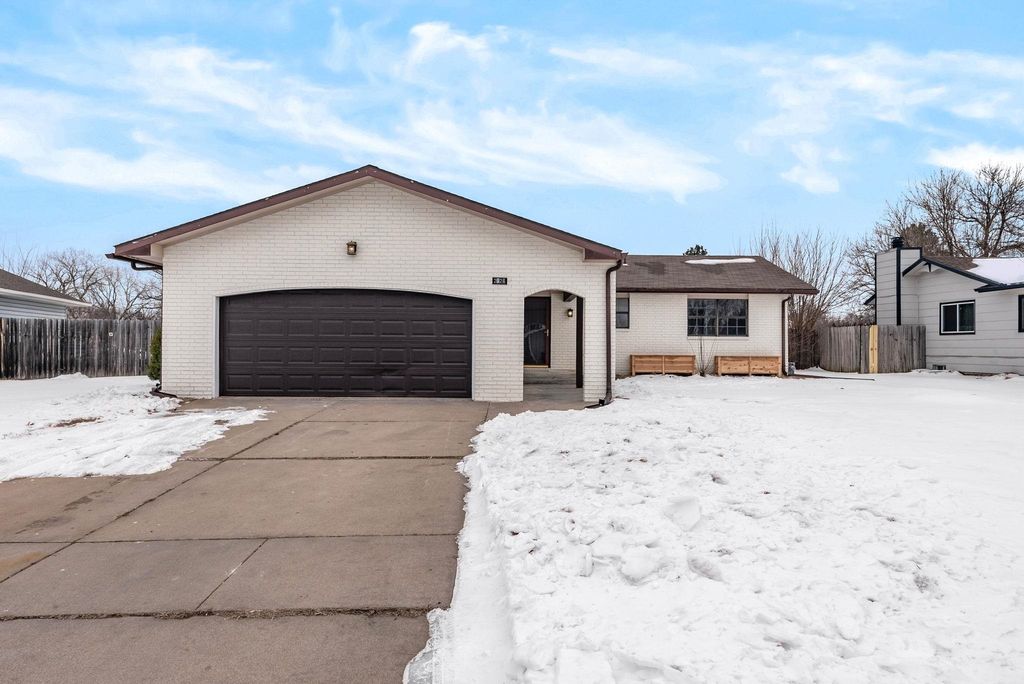 2524 N Welgate Cir, Wichita, KS 67226