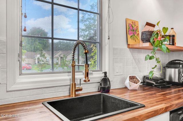 2110 Austin Bluffs Court, Toledo, OH 43615