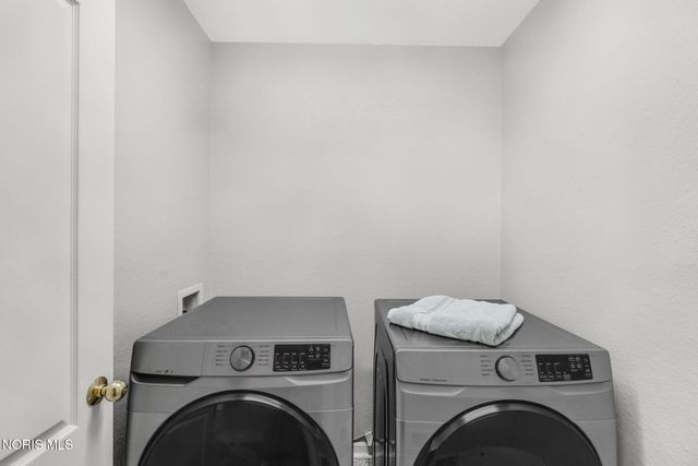 2110 Austin Bluffs Court, Toledo, OH 43615