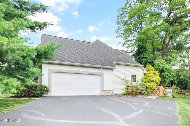 2110 Austin Bluffs Court, Toledo, OH 43615