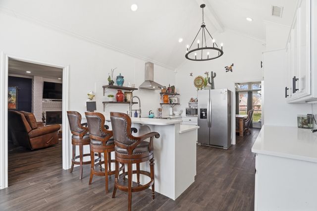 333 Meadow Crest Road, Fort Worth, TX 76108