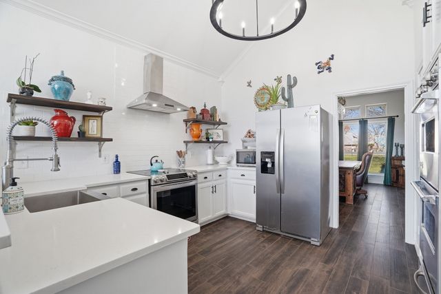 333 Meadow Crest Road, Fort Worth, TX 76108