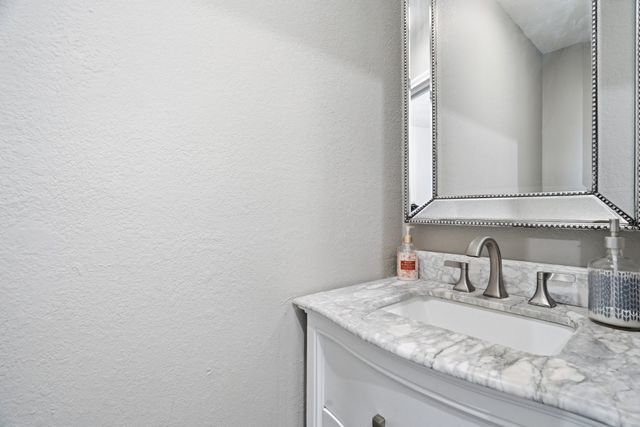 333 Meadow Crest Road, Fort Worth, TX 76108