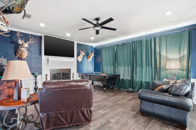 333 Meadow Crest Road, Fort Worth, TX 76108