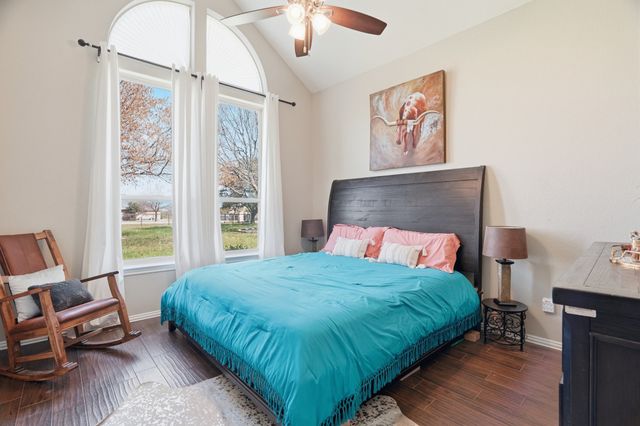 333 Meadow Crest Road, Fort Worth, TX 76108