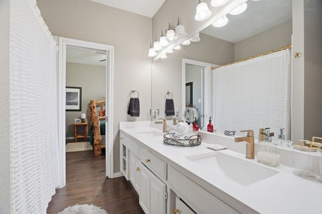 333 Meadow Crest Road, Fort Worth, TX 76108