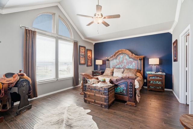 333 Meadow Crest Road, Fort Worth, TX 76108