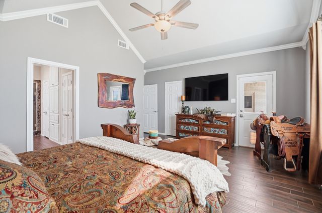 333 Meadow Crest Road, Fort Worth, TX 76108