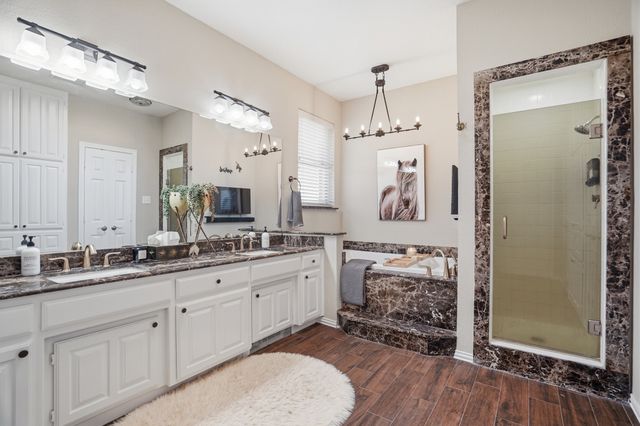 333 Meadow Crest Road, Fort Worth, TX 76108